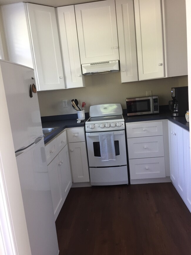 Fully equipped kitchen.