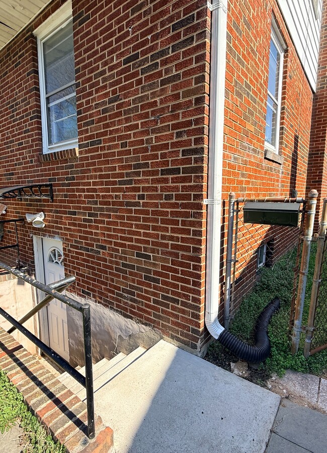 Building Photo - 8714 Edmonston Rd Unit 2