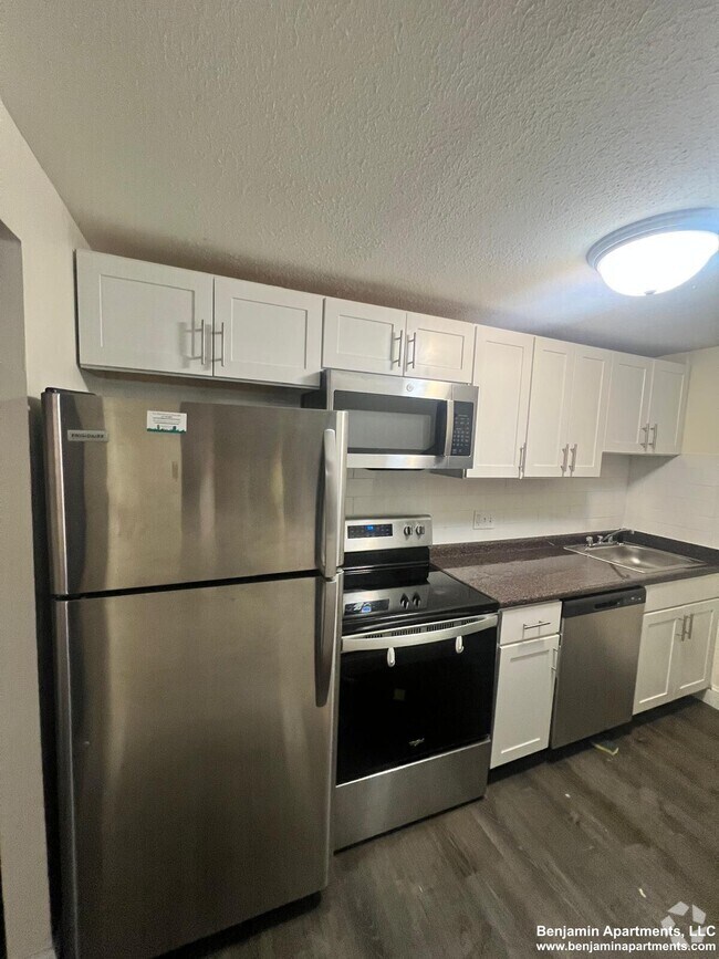 Building Photo - 110 Dustin St Unit 5 Rental