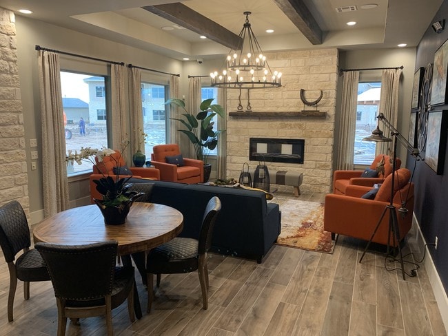 Photo - Hunters Crossing