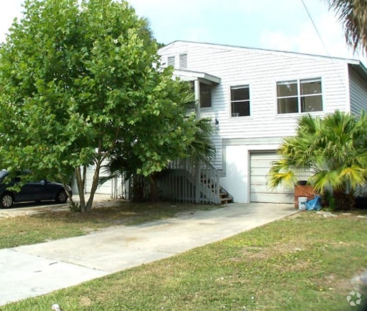 Front of Duplex (right) - 7030 Oelsner St Rental