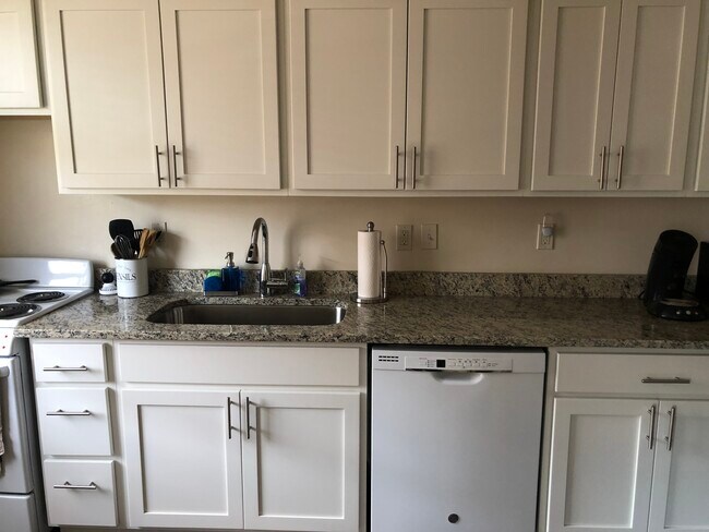 1 bed/ 1 Bath Kitchen - Embassy House
