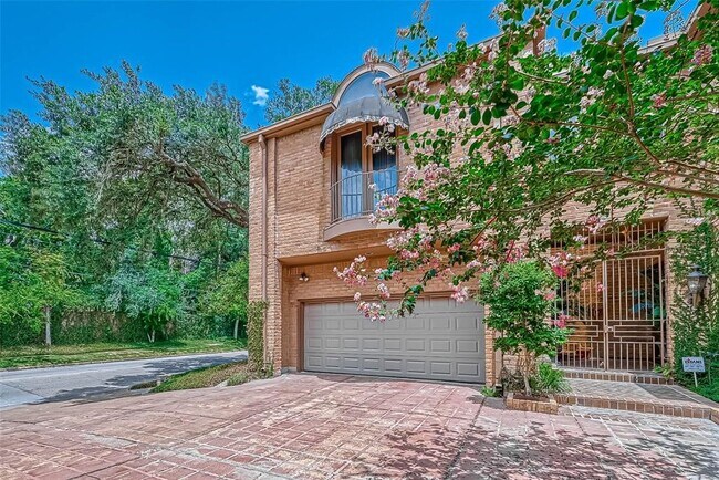 Photo - 1331 Bissonnet St