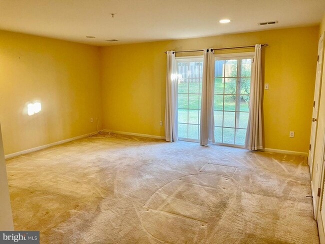 Photo - 1047 Lily Way