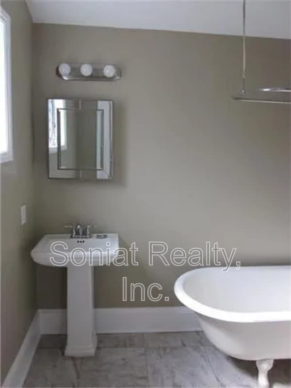 Photo - 2501 Burgundy St