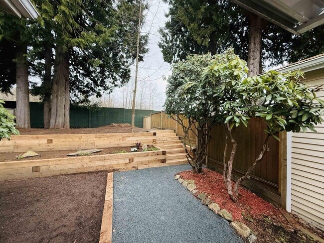 Photo - 1400 164 St