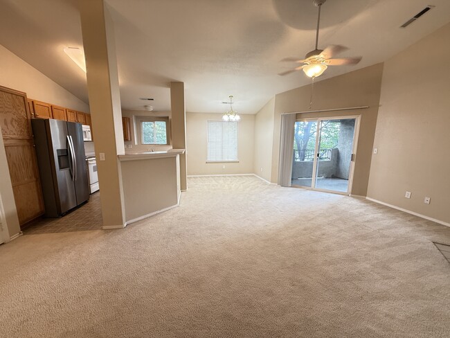 3732 Riviera Grove