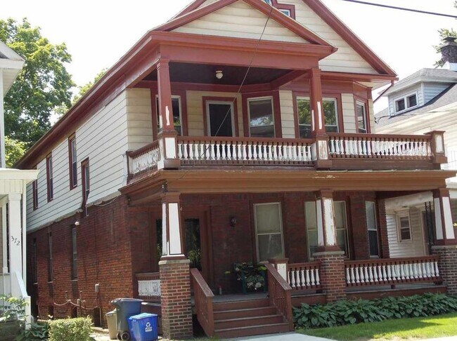 Building Photo - 374 Morris St Unit 2ND FLOOR 5 BEDROOM