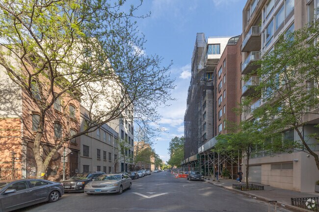 Photo - 435 W 19th St