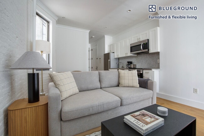 Photo - 403 E 69th St Unidad FL3-ID1518