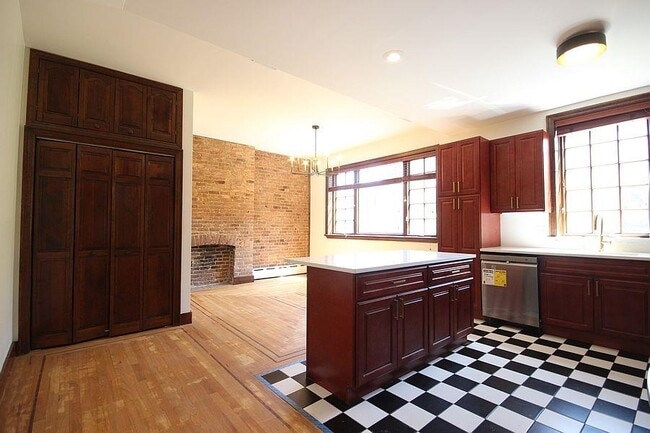 Building Photo - 126 Washington St Unit 1