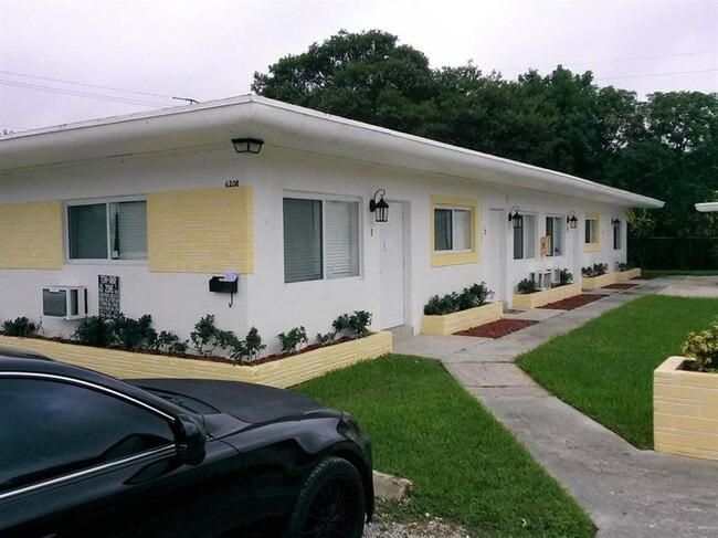 Building Photo - 6208 Dawson St Unit 6