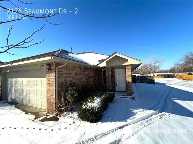 Building Photo - 2126 Beaumont Dr
