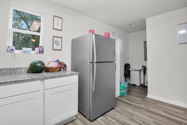 Photo - Bright and Airy 3-Bedroom Retreat with Dec...