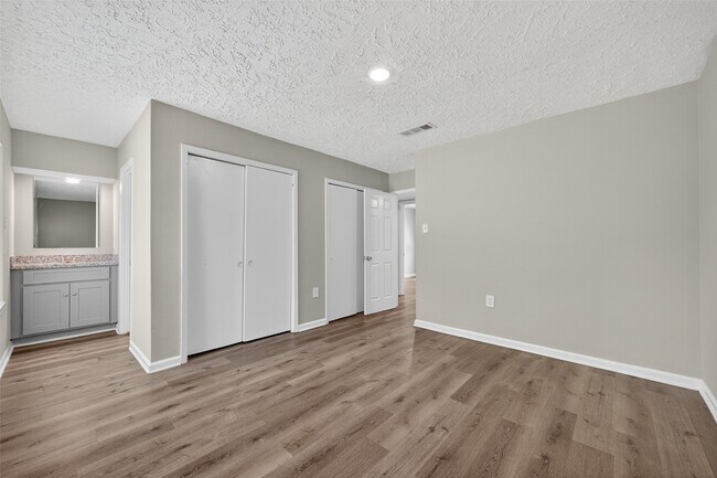 Building Photo - 5243 Wickview Ln