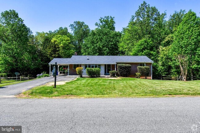 Building Photo - 4842 Randolph Dr Rental