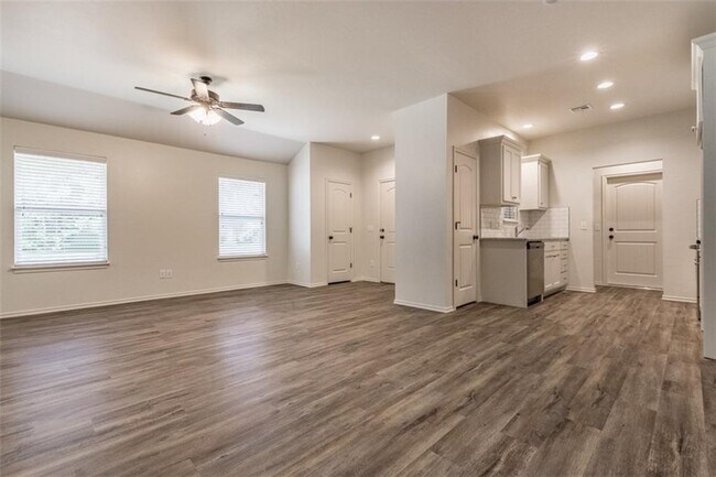 Photo - 433 Chalk Hill Ct