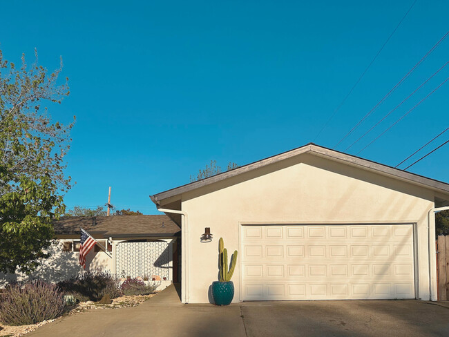 Photo - 203 Montrose Dr House