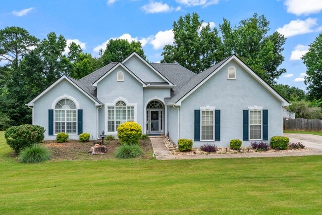 Building Photo - 3 Bedrooms 2 baths in McDonough on 1 acre waterfront backyard with private dock.