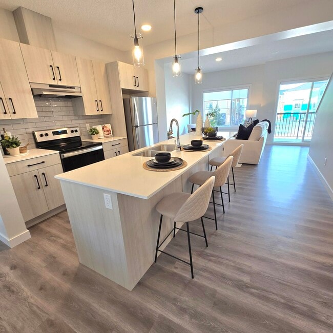 Building Photo - 3640-139 139 Ave NW Unit 93 / Showsuite