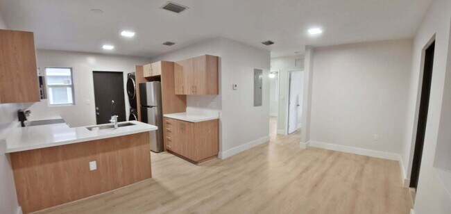 Photo - Samuel Duplex Unit 4557