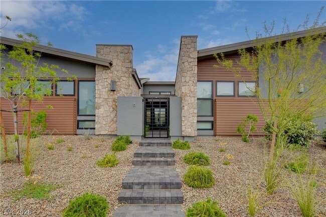 Photo - 779 Willits St