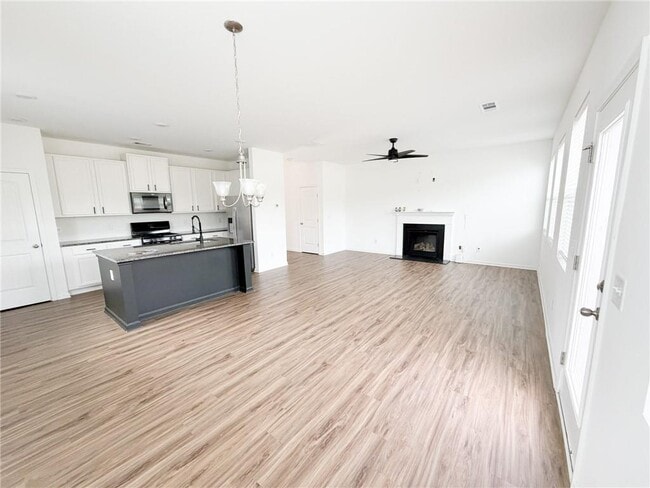 102 Pointe Pl
