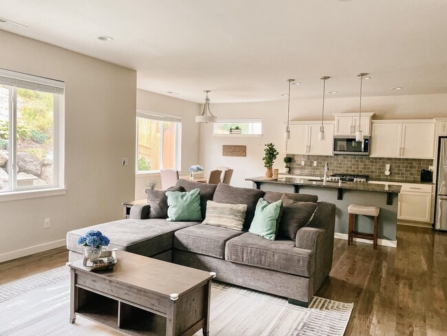 Photo - 4 Bedroom Home in Silverdale's Woodbridge Crossing!