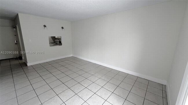 4550 NW 9th St Unit 406E