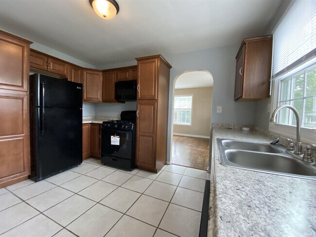 Photo - 612 S Henderson St