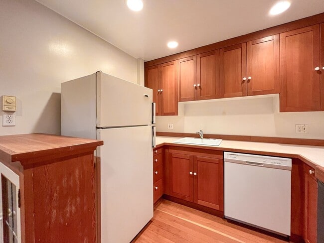 Photo - Charming 1bd/1bth U-District Condo, $1,550... Unit 102