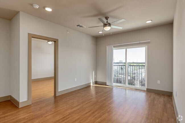 2BR, 2BA - 938SF | B1 - Quincy Court