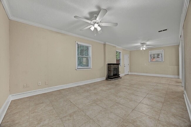 2132 Dunwoody Glen