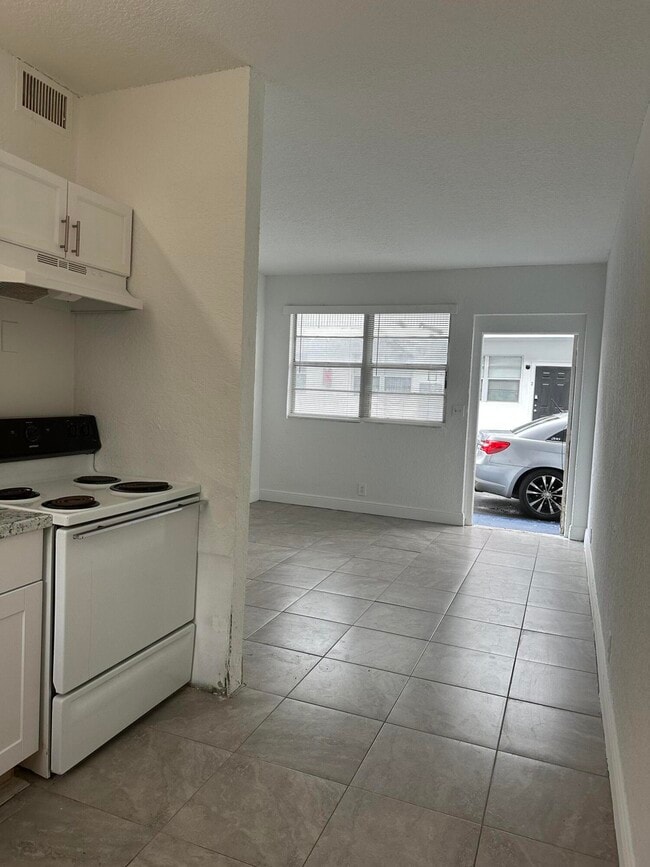 Photo - 608 5th St Unit 2