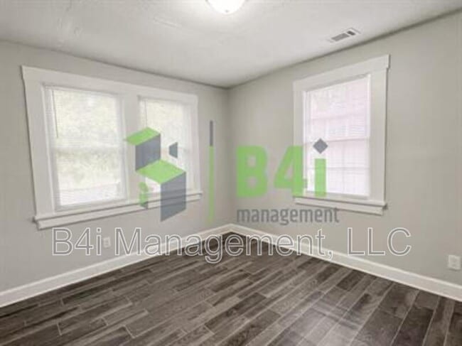 Building Photo - 2056 Mason St Rental