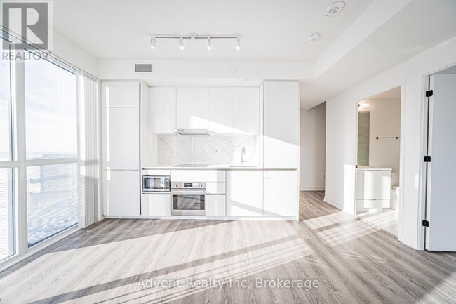 Photo - 8 Interchange Wy Unit 5512