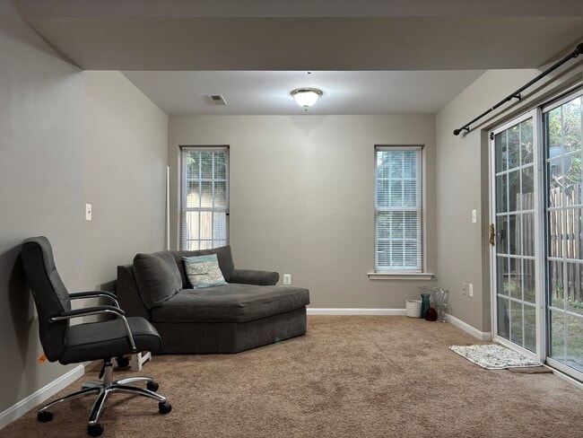 Photo - 2507 Oak Tree Ln