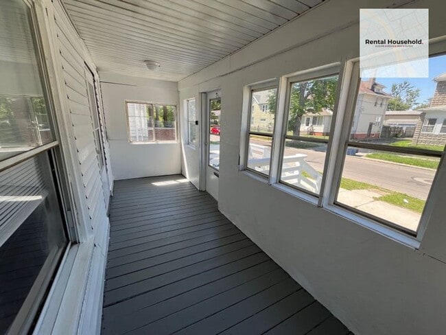 Building Photo - Adorable & Spacious 3 Bedroom Property-Toledo Ohio