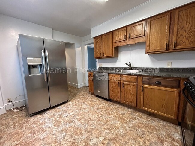 Photo - 1832 S Burdick St