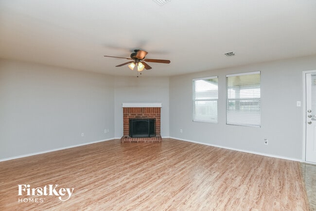 Photo - 1000 Bumble Bee Dr