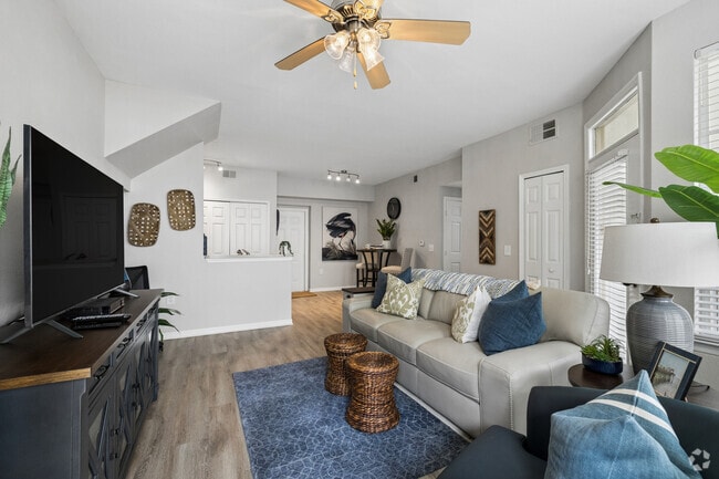B4 2BR, 2BA - 928SF
