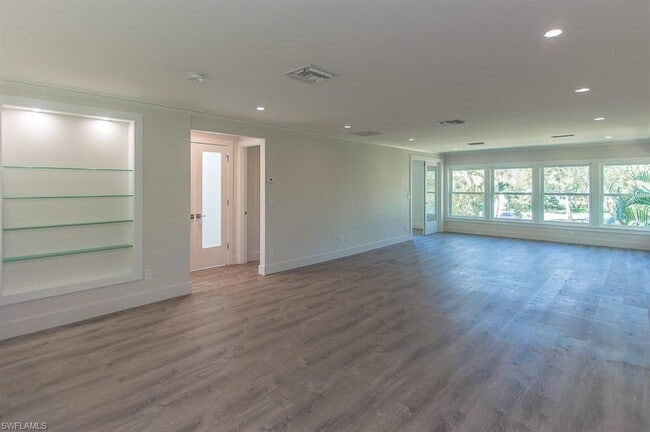 Enormous open floor plan with display shelves - 1219 Solana Rd Unit 18