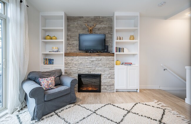 Photo - 1708 King George Blvd