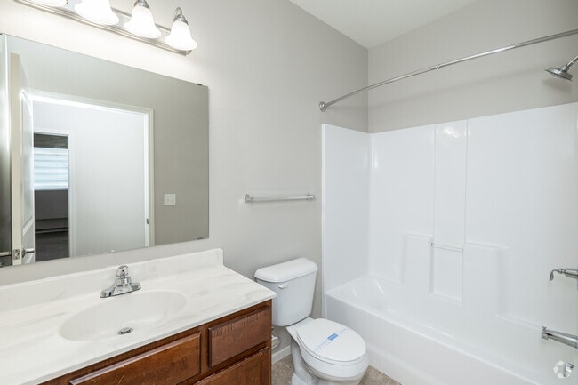 2BR, 2BA - 1,079SF - Second Bathroom