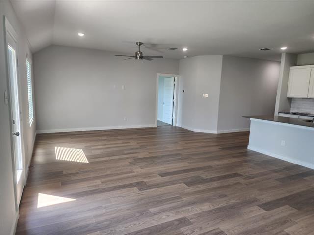 Photo - 915 Honeydew Ln