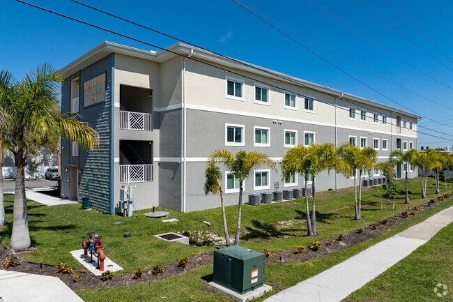Fotografía del edificio - 2771 Royal Palms Ave