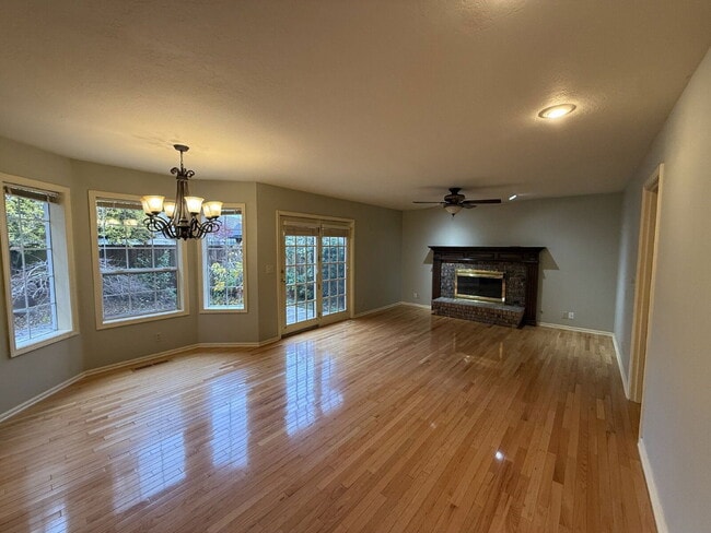 Photo - 2225 Marie Ln