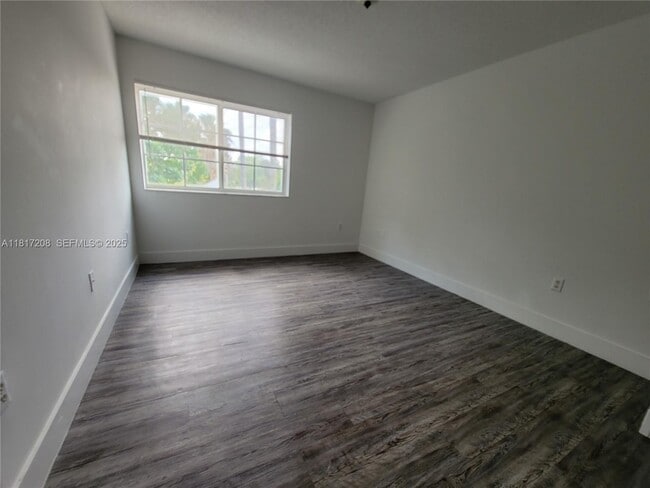 Photo - 4844 N State Rd 7 Unidad 2303