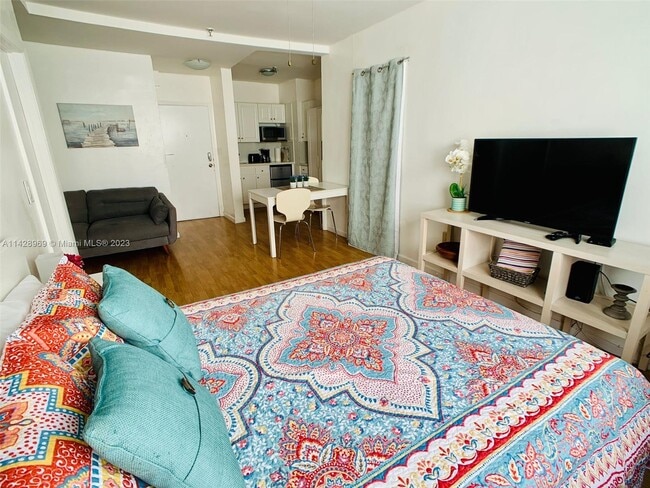 Photo - 3801 Indian Creek Dr Unit 305