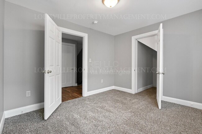 Photo - 4143 W Market St Unidad 2